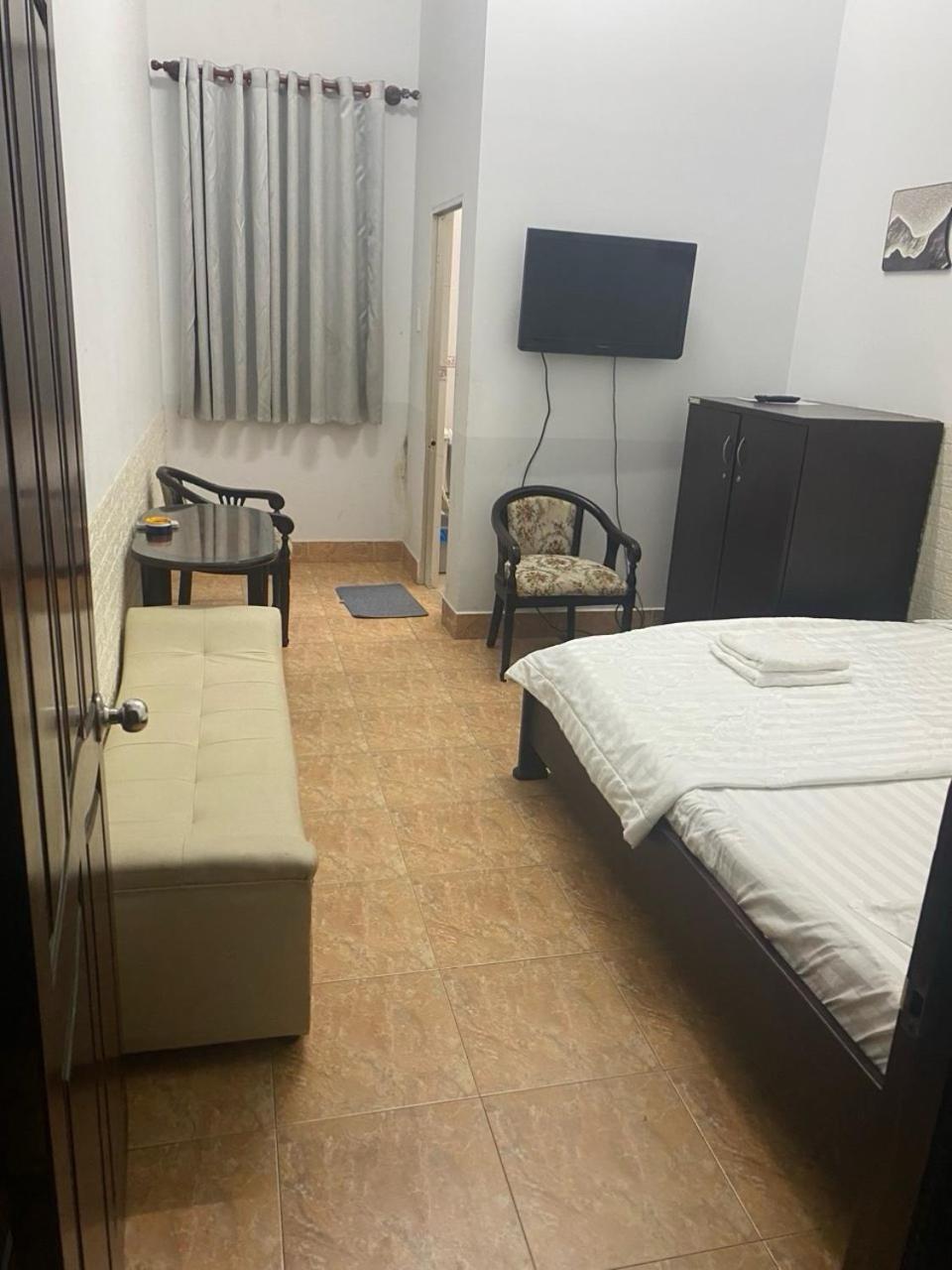 Khach San Khanh Du - Khanh Du Hotel Бьенхоа Экстерьер фото