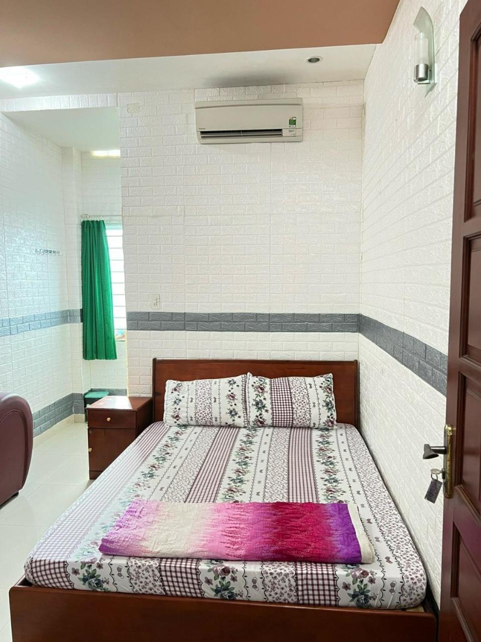 Khach San Khanh Du - Khanh Du Hotel Бьенхоа Экстерьер фото