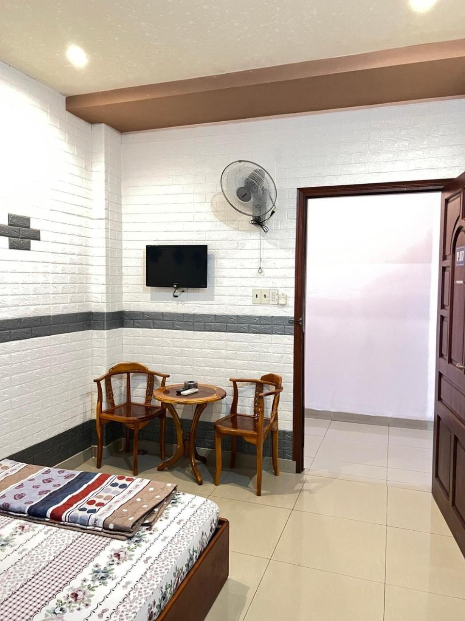 Khach San Khanh Du - Khanh Du Hotel Бьенхоа Экстерьер фото